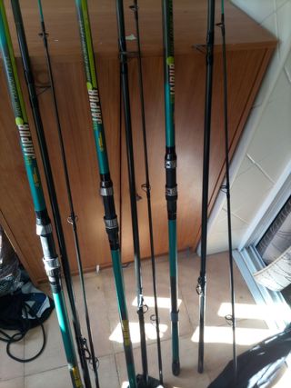 Tres cañas de pesca surfcasting
