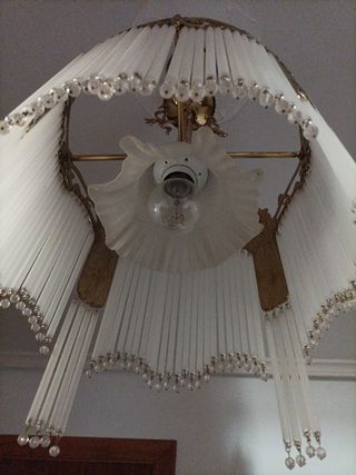 Lámpara antigua con cristales