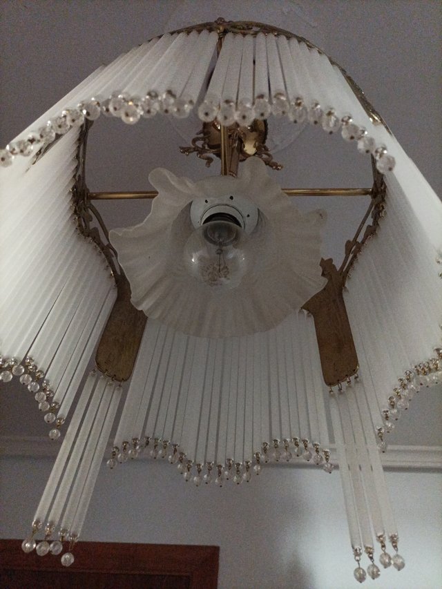 Lámpara antigua con cristales