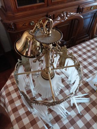Lámpara antigua con cristales