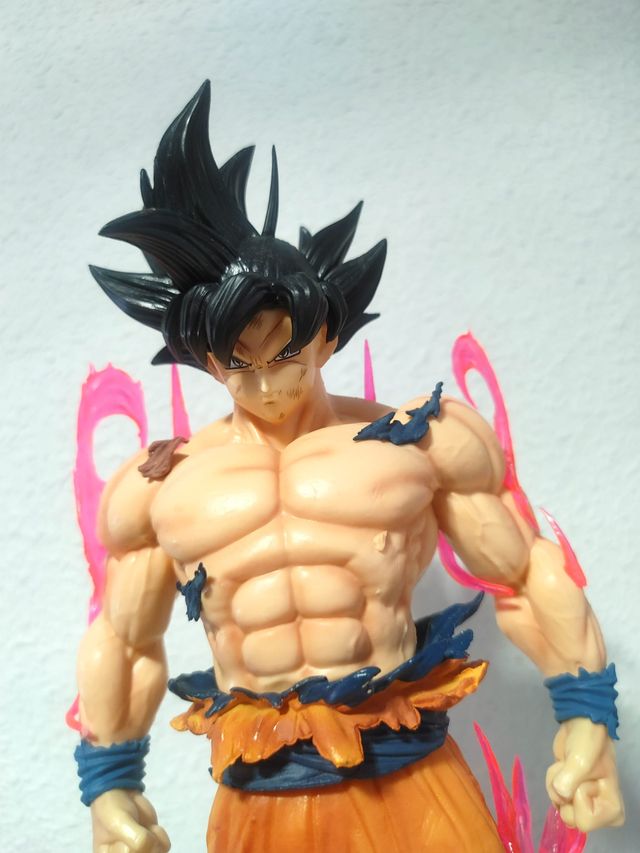 Figura Son Goku Ultra Instinct Dragon Ball Z