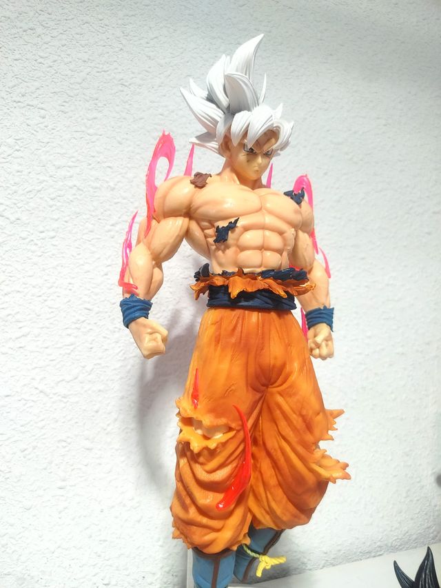 Figura Son Goku Ultra Instinct Dragon Ball Z