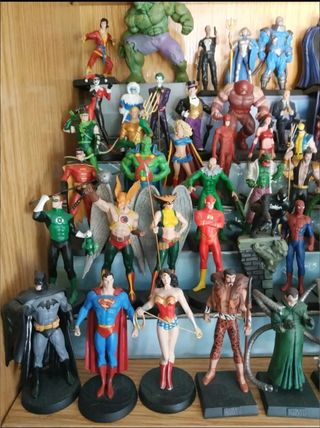 MUÑECOS Y FIGURAS MARVEL Y D.C. METAL, RESINA, PVC