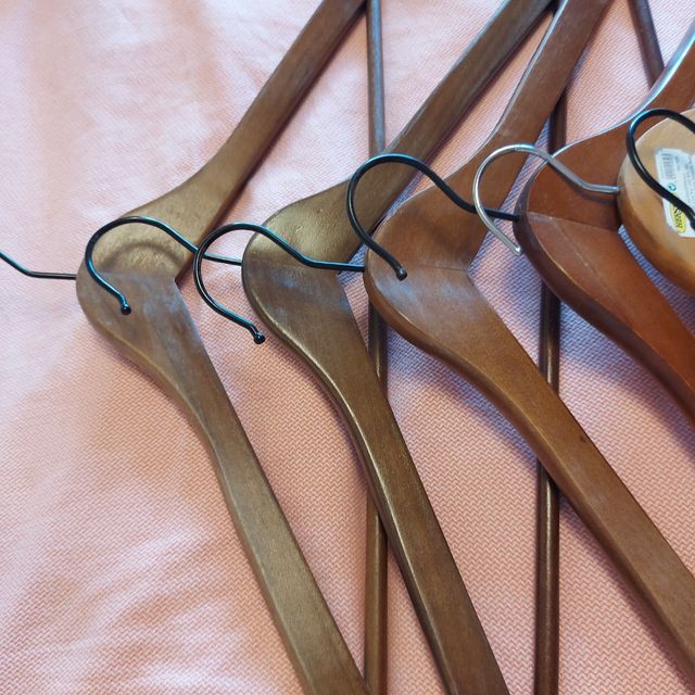 LOTE DE PERCHAS DE MADERA