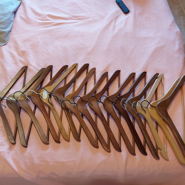 LOTE DE PERCHAS DE MADERA