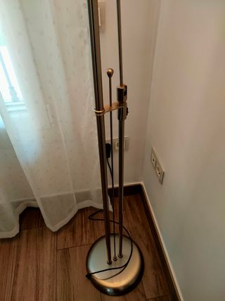 Lámpara de pie regulable