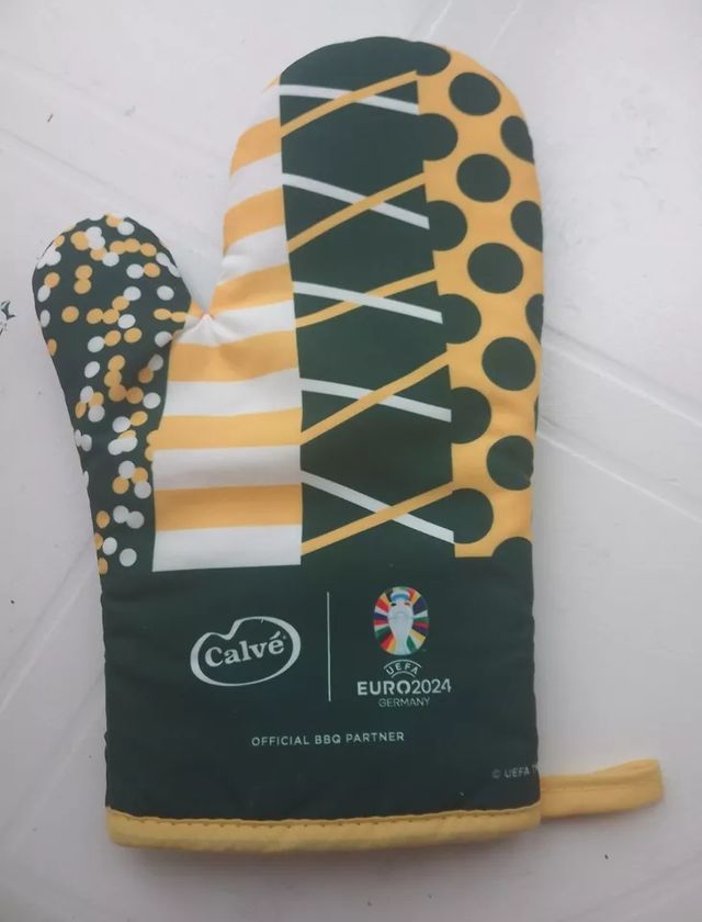 Cappellino + guanto da forno Calve'