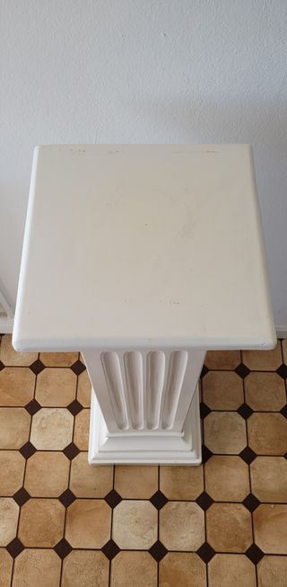 Columna de yeso decorativa