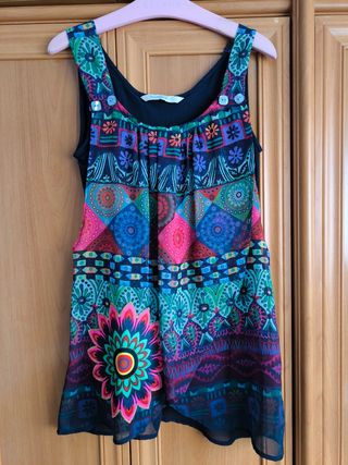 Blusa Desigual. Talla S. Nueva.