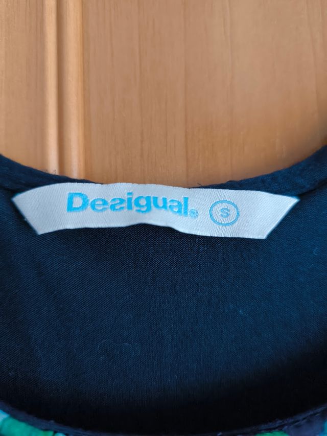 Blusa Desigual. Talla S. Nueva.