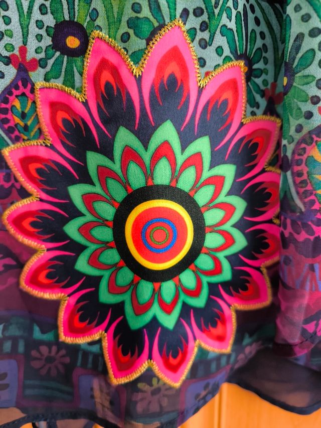 Blusa Desigual. Talla S. Nueva.