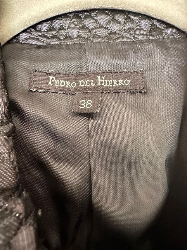 Abrigo de la firma española Pedro del Hierro