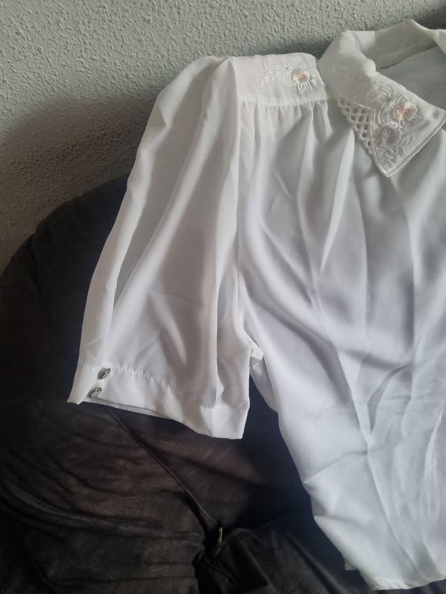 Blusa mujer manga corta bordados