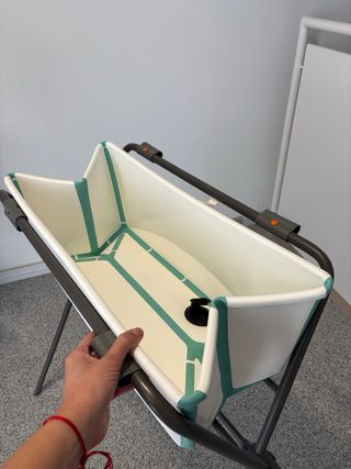 Bañera Stokke con soporte mas patas
