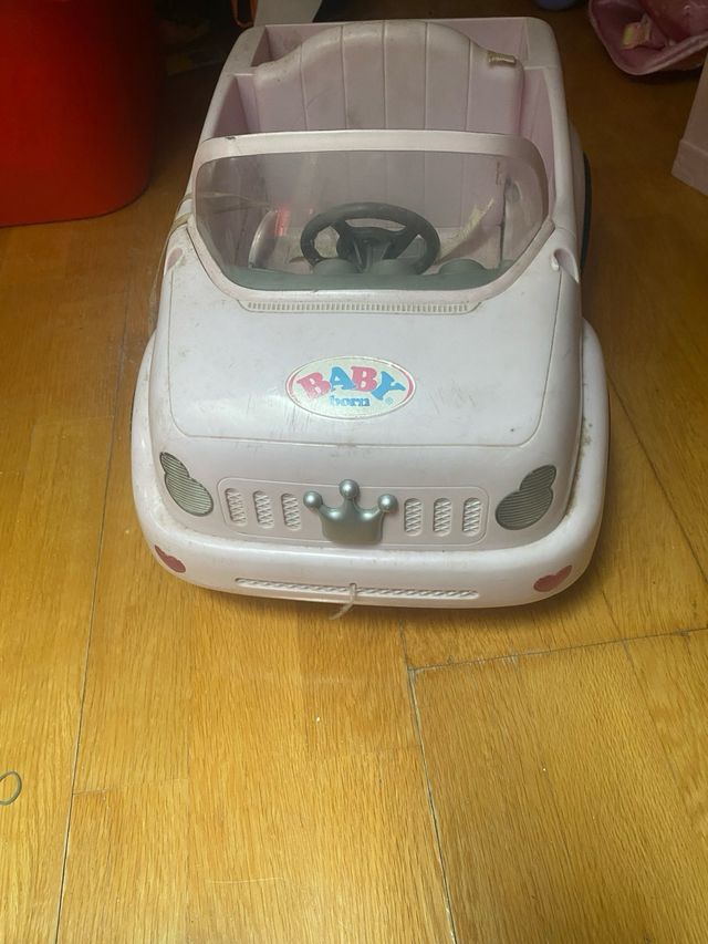 Coche muñecos con llave y luces