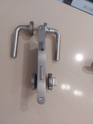 Cerradura puerta baño marca Ocariz