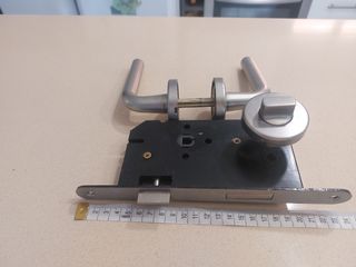 Cerradura puerta baño marca Ocariz