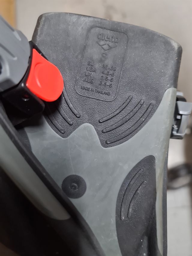 Aletas natacion arena