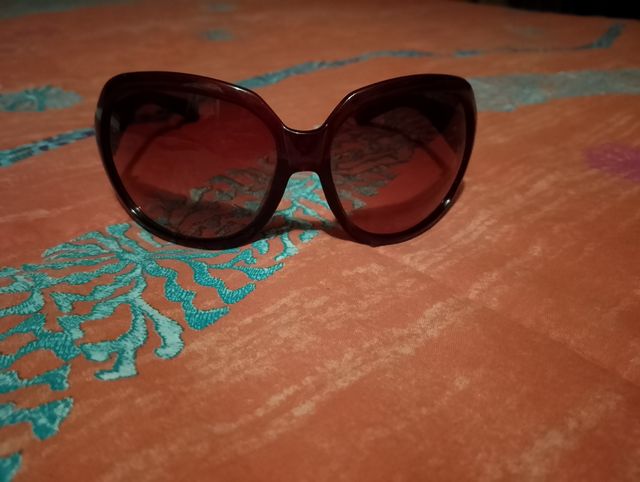 Occhiali da sole fashion e avvolgenti