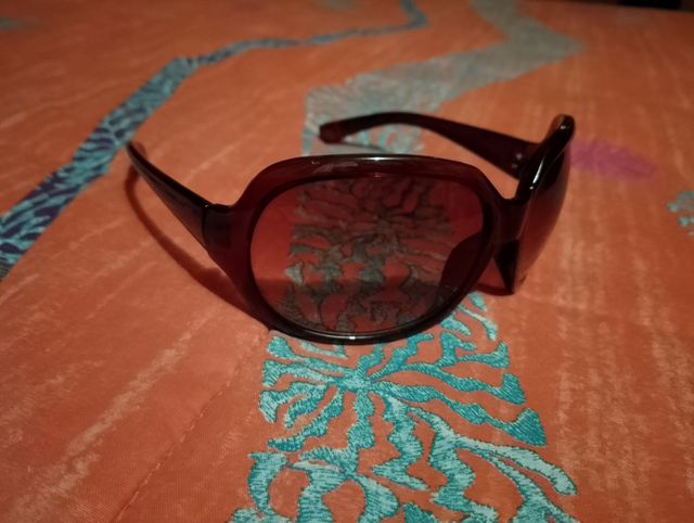 Occhiali da sole fashion e avvolgenti