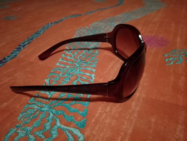 Occhiali da sole fashion e avvolgenti