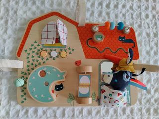 Panel de actividades para bebé