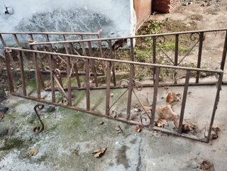 4 unidades de Balconcillos-reja de ventanas.
