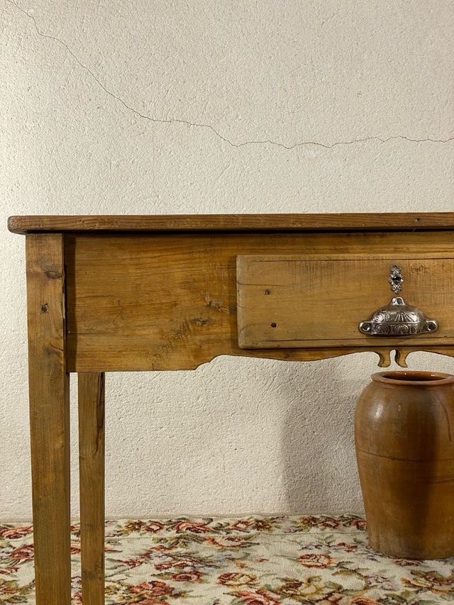 Mesa antigua de madera