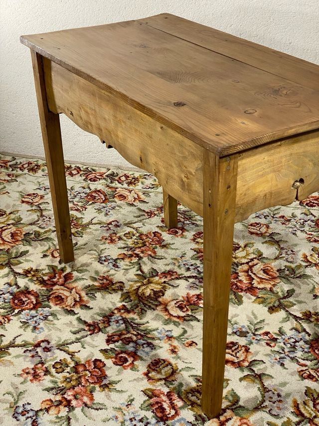 Mesa antigua de madera