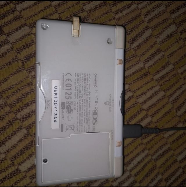 Nintendo Ds Lite con cargador + 3 juegos