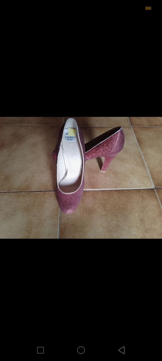 Scarpe rosse glitterate da vera Diva!