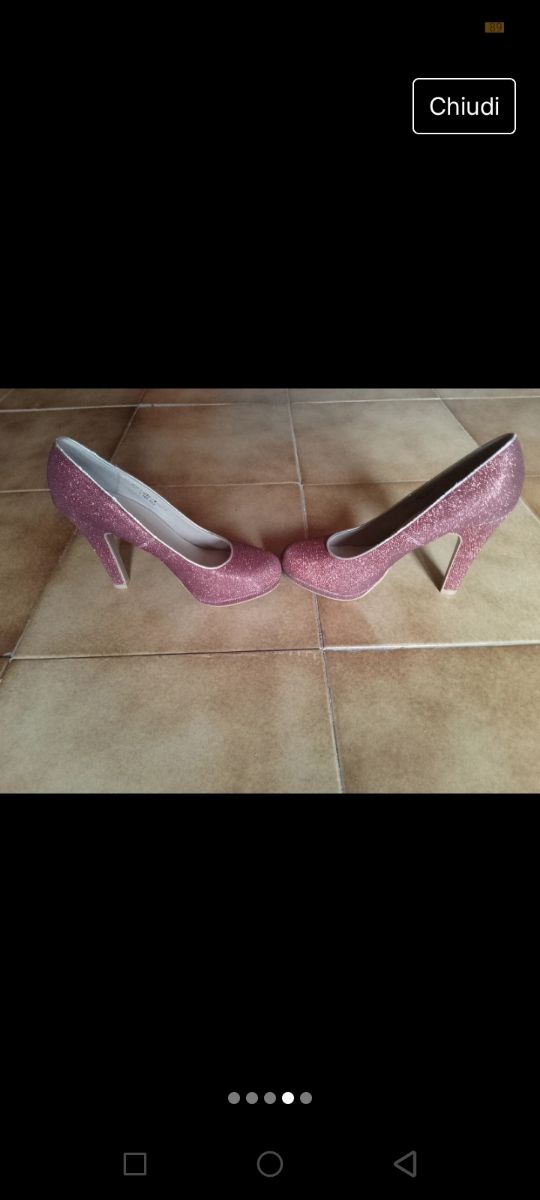 Scarpe rosse glitterate da vera Diva!