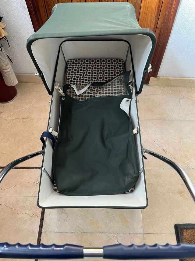 Carrito de bebé antiguo marca arrue 