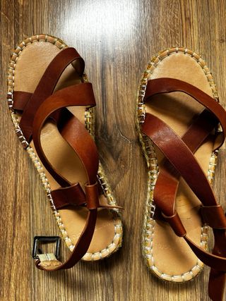 Sandalias de esparto con hebilla ajustable