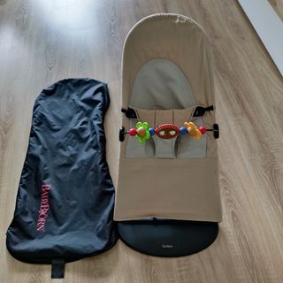 Hamaca babybjorn con juguete y funda
