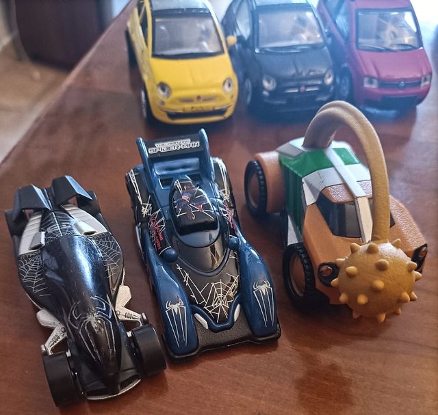 Modellini di collezioni diverse (ascolto offerte)