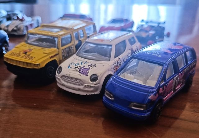 Modellini di collezioni diverse (ascolto offerte)