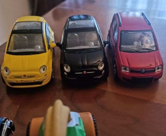 Modellini di collezioni diverse (ascolto offerte)