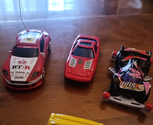 Modellini di collezioni diverse (ascolto offerte)