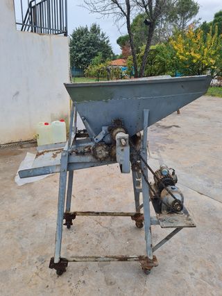 Maquina machacar uvas