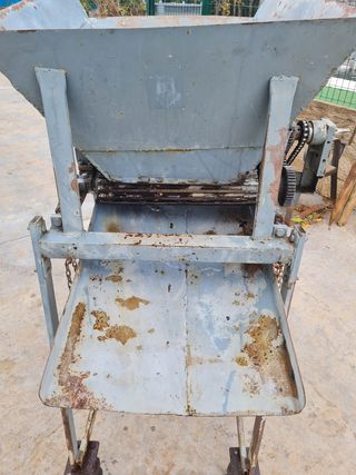 Maquina machacar uvas