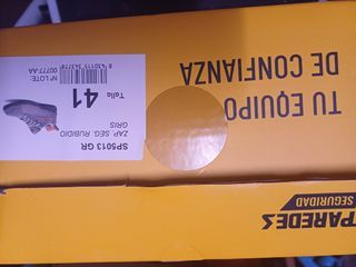 Zapatos de seguridad nuevos