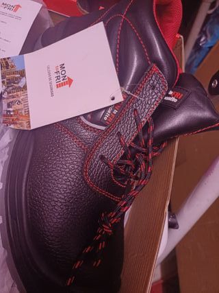 Zapatos de seguridad nuevos
