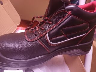 Zapatos de seguridad nuevos