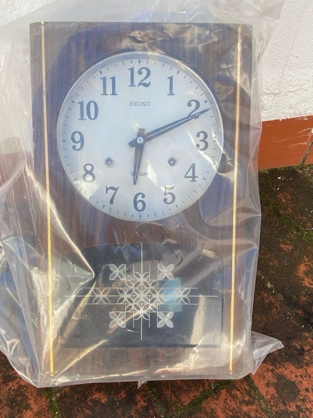 Dos Relojes Seiko de Pared