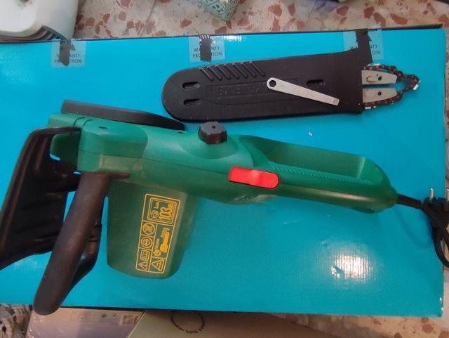 Motosierra eléctrica black&deker