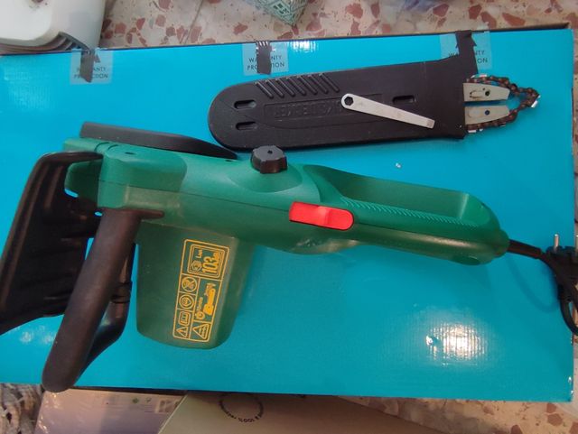 Motosierra eléctrica black&deker