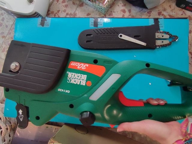 Motosierra eléctrica black&deker