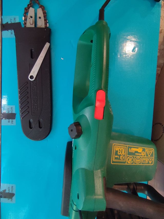 Motosierra eléctrica black&deker