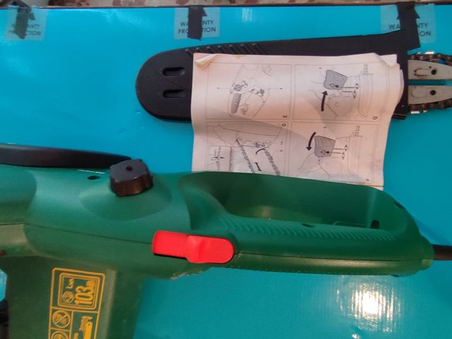 Motosierra eléctrica black&deker